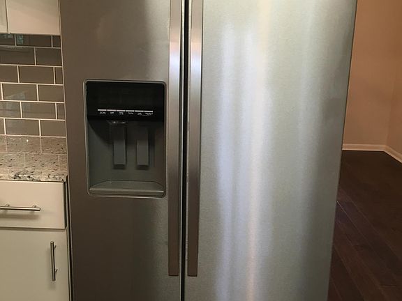Stainless Smudge-free Whirlpool Fridge with water and ice di