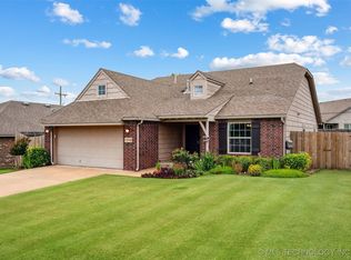 3202 Debbie Ln, Bartlesville, OK 74006