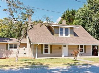 1023 Spring St, Mount Airy, NC 27030