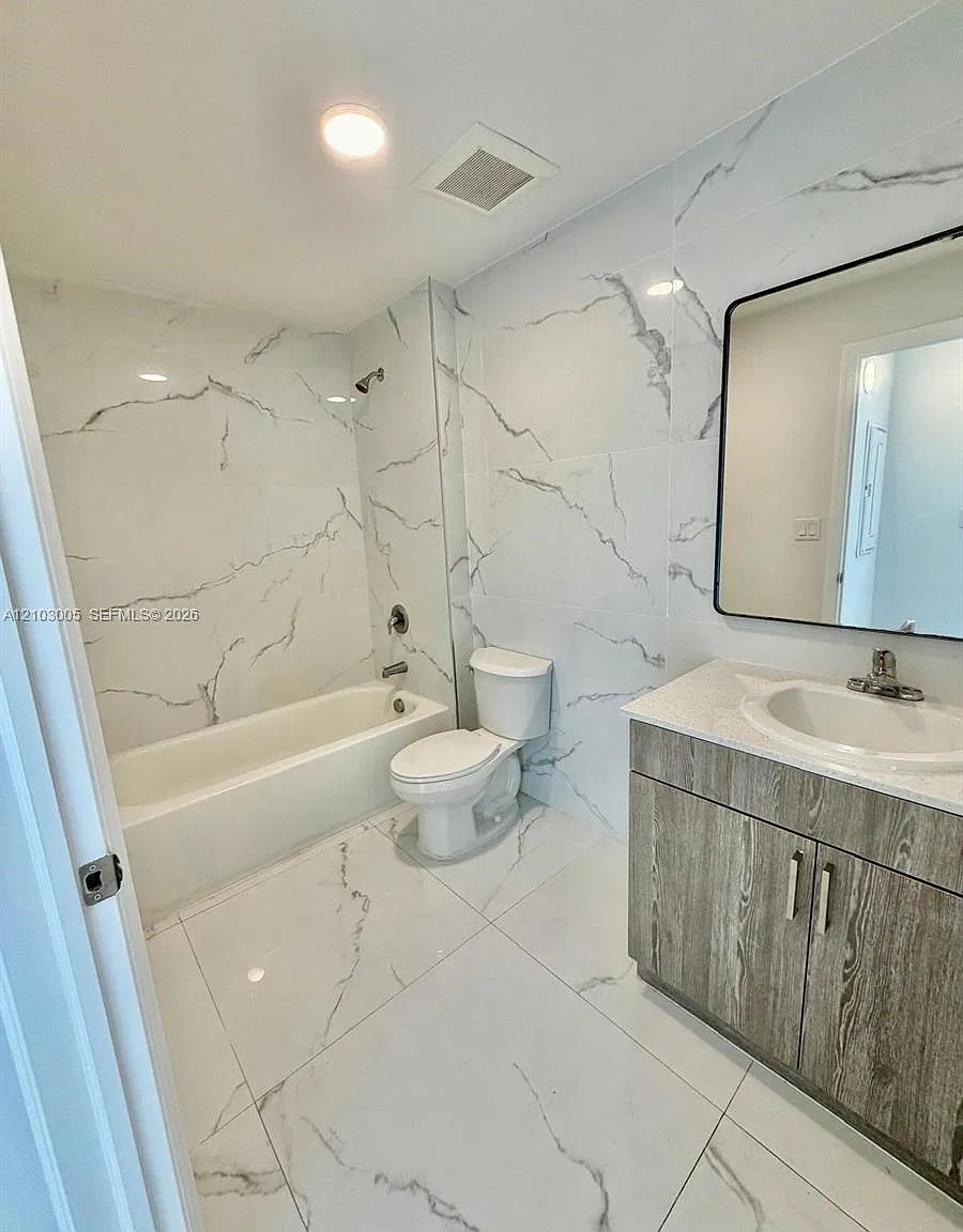 Islands At Doral 1st Addi — Photo 3