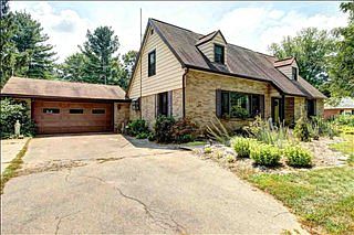 1st image of 903 W Vistula St