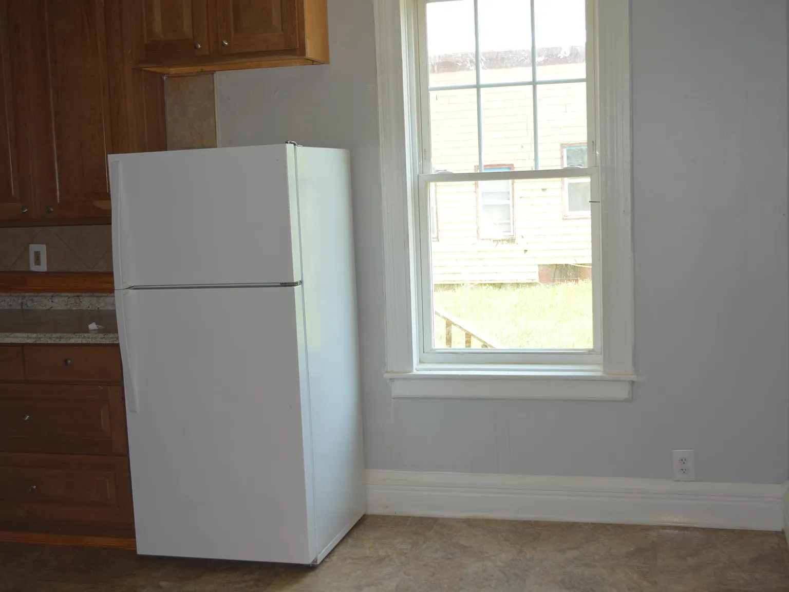 3 bed, 1100 sqft, $1,200 — Photo 3