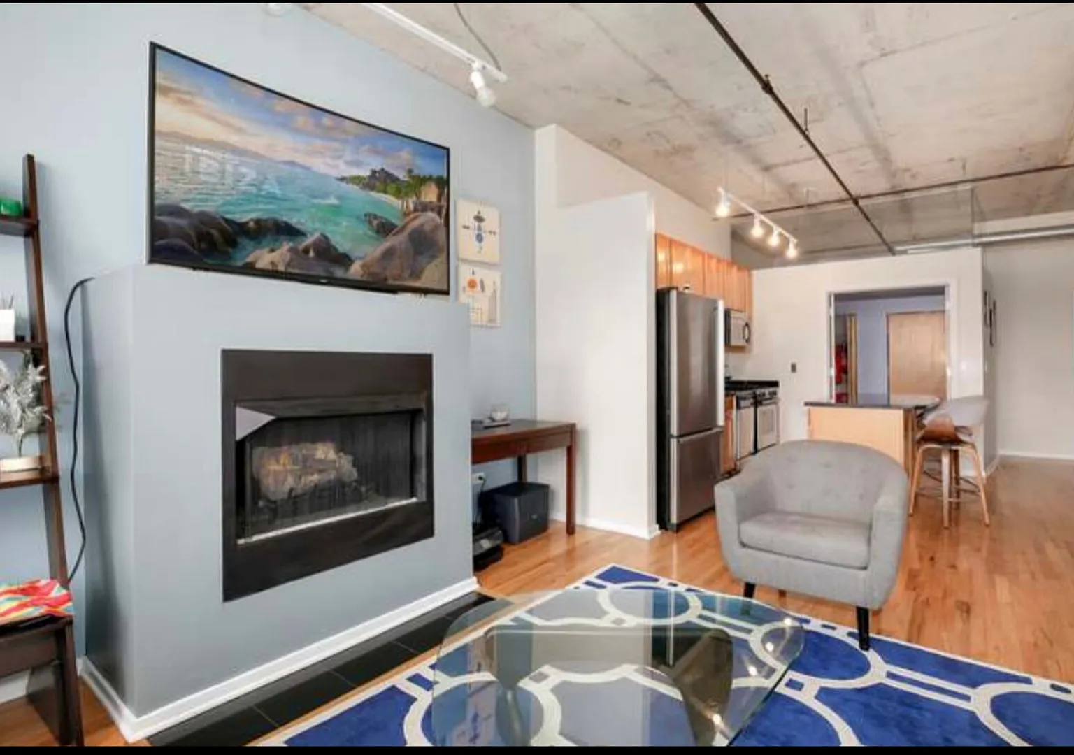Urban Loft in walking distance to Rush medical, UIC and Cook County — Photo 3
