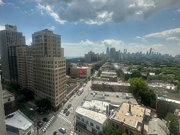 5th image of 444 W Fullerton Pkwy APT 1605