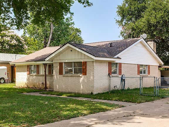 3rd image of 412 Franklin Dr