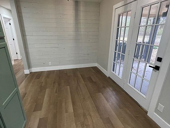 5th image of 123 Lakeshore Dr