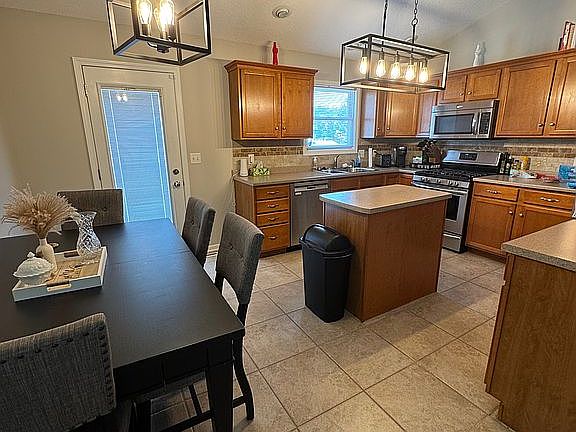 5th image of 6805 Silver Creek Dr