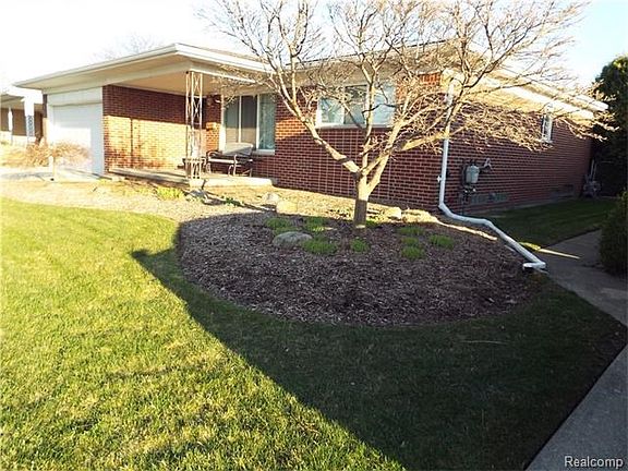 5th image of 14238 Ivanhoe Dr