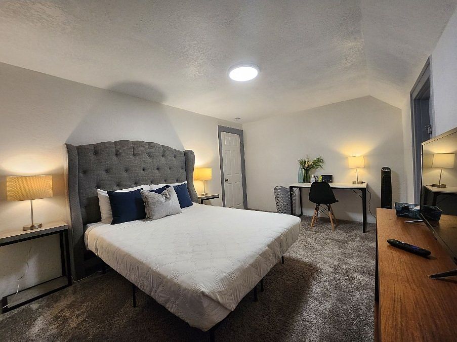 1st image of 1501 W 1st St #2