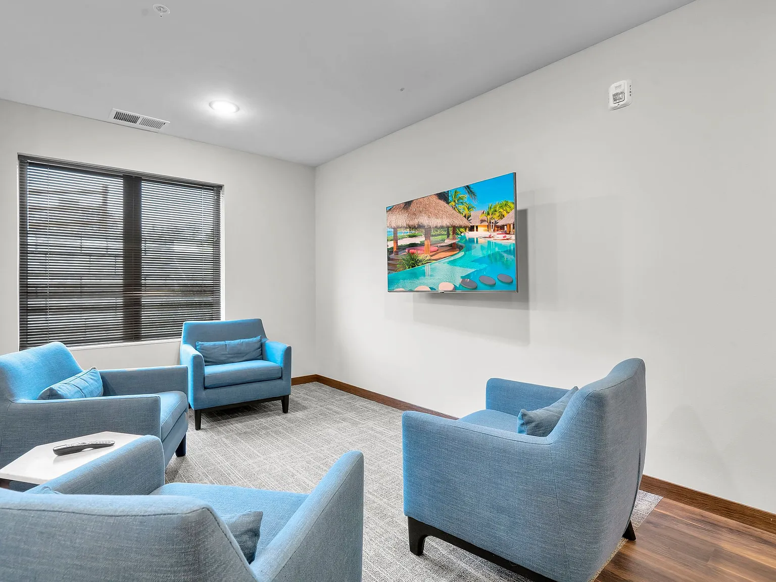 Coral North Apartments — Photo 4