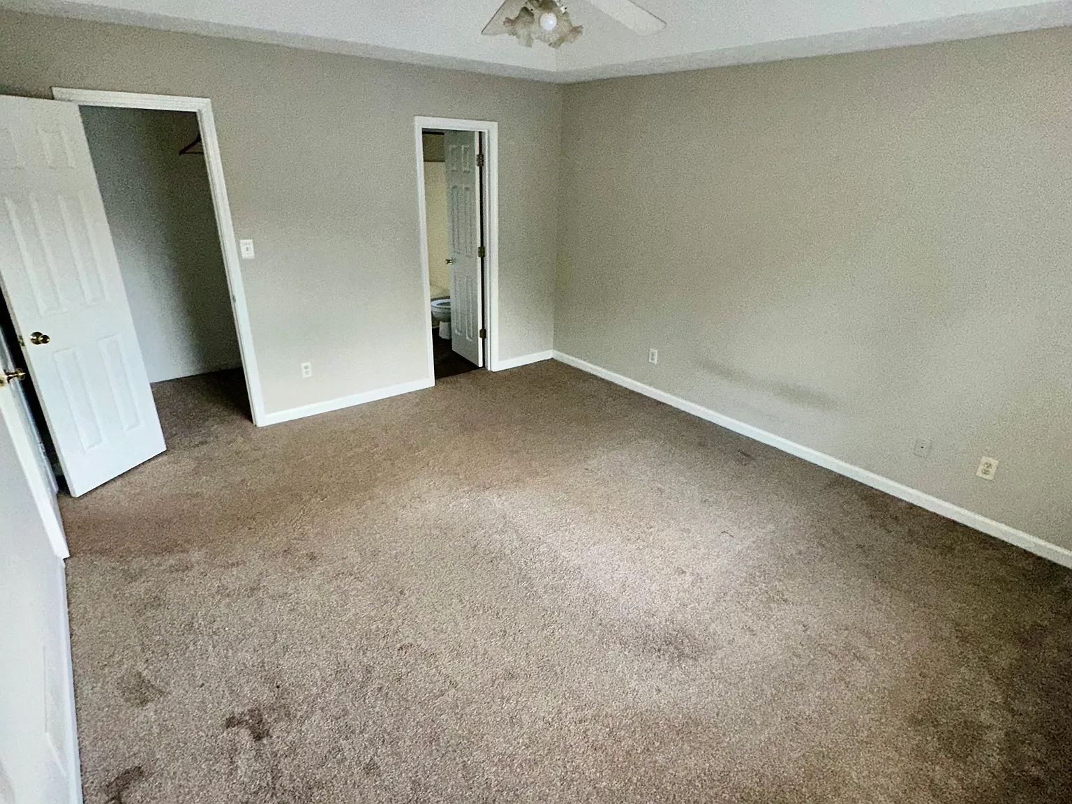 3 bed, 1396 sqft, $2,300 — Photo 3