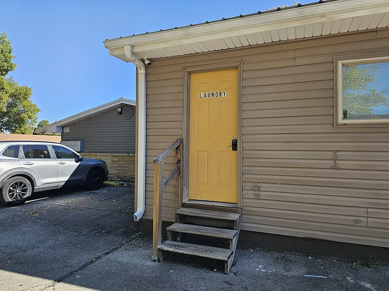 222 Pekin St — Photo 9