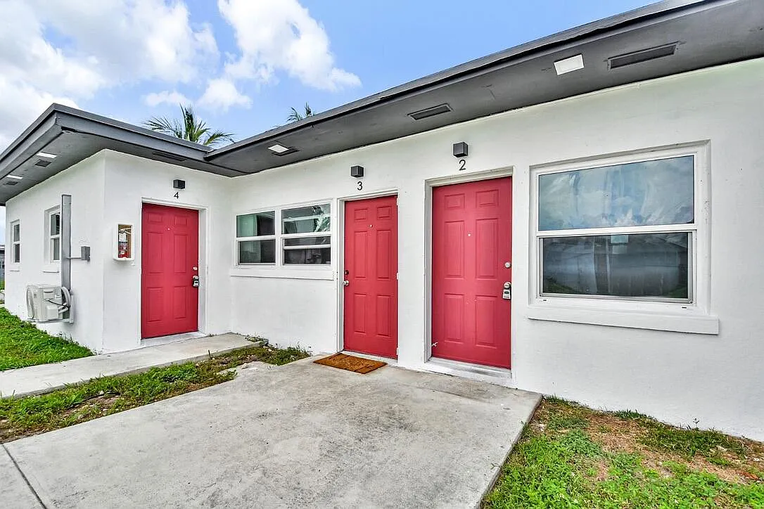Studio, 1.0 bath, 350 sqft, $1,350 — Photo 3