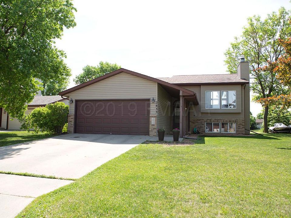 1st image of 2833 Village Green Dr
