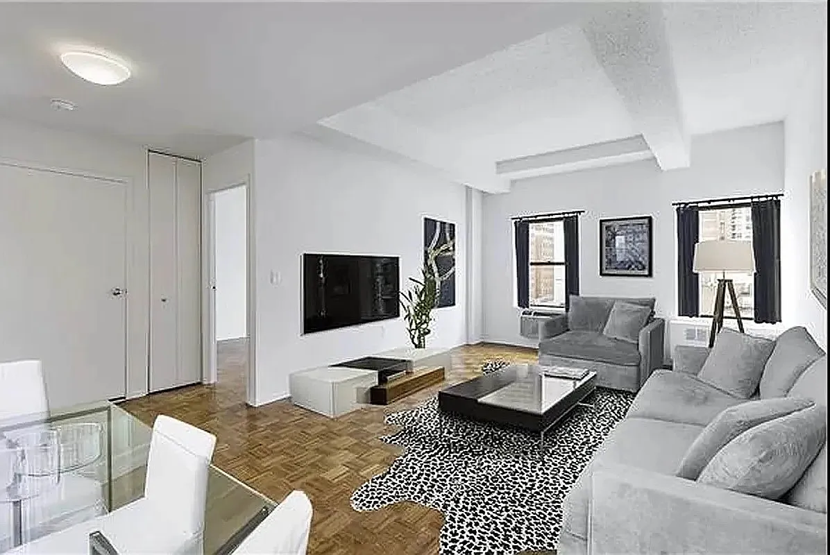 360 West 34th Street — Photo 1