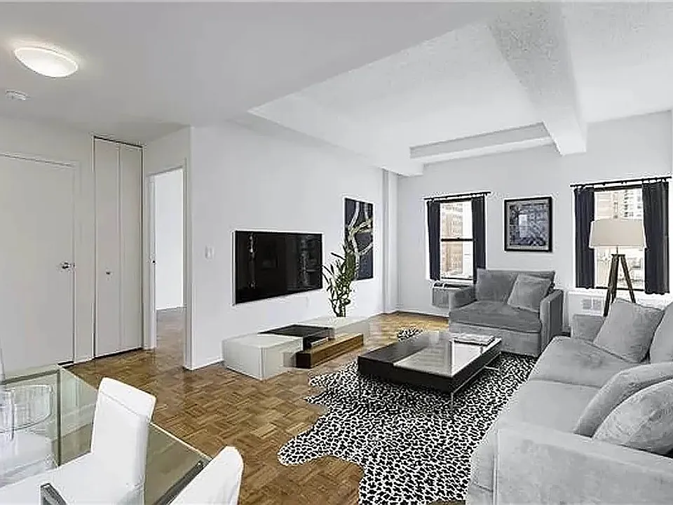 360 W 34th St #9P