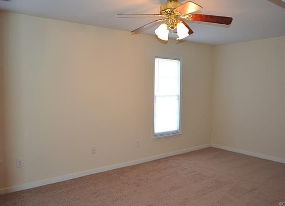 5th image of 2633 Geneva Dr