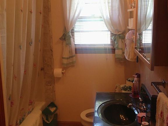 4th image of 123 W Bradford St