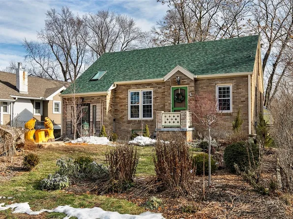 2417 Raymond Dr, Des Moines, IA 50310