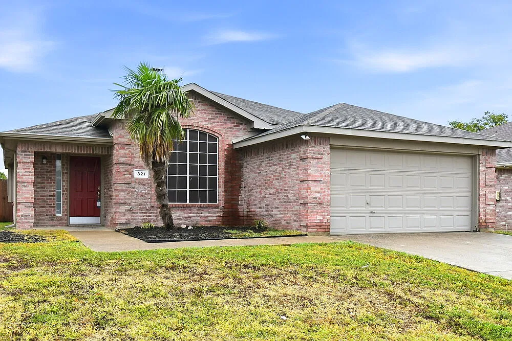 3 bed, 2.0 bath, 1312 sqft, $1,970 — Photo 2