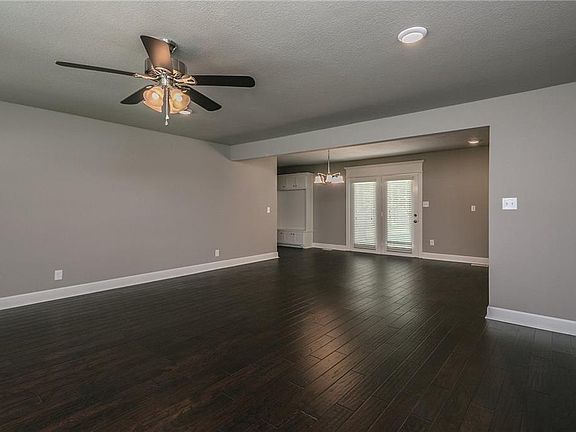 5th image of 912 NW 10th St