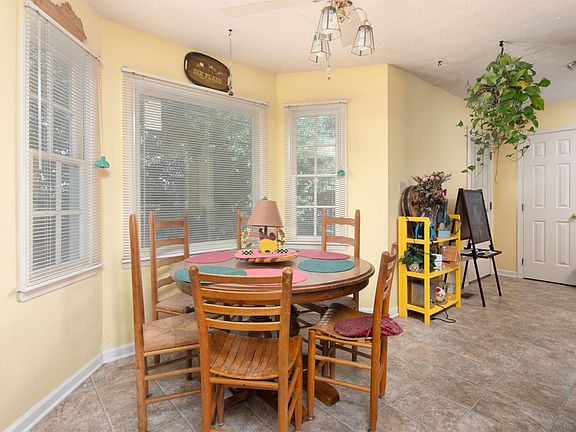 5th image of 460 Kuhlman Dr