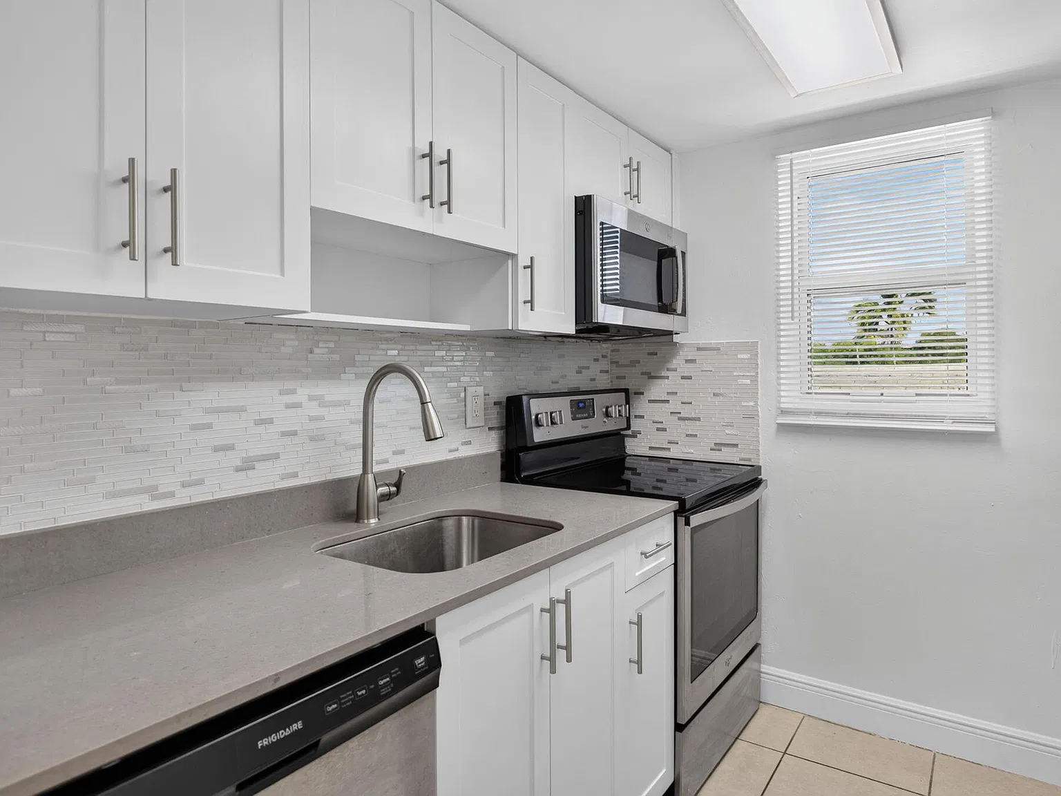 1 bed, 1.0 bath, 21734 sqft, $1,600 — Photo 2