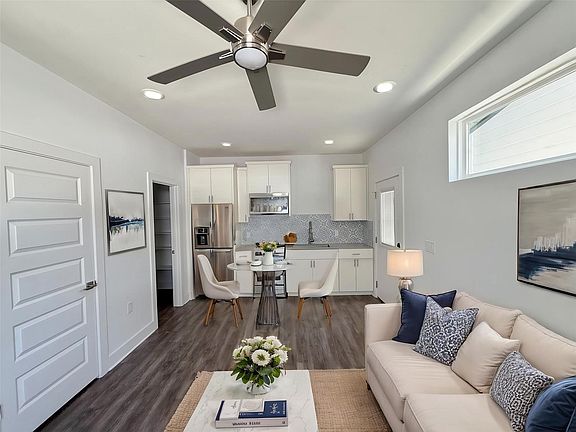 2nd image of 6406 Felix Ave #2