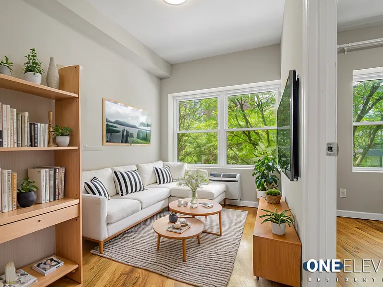 185 Woodpoint Rd #3 — Photo 3