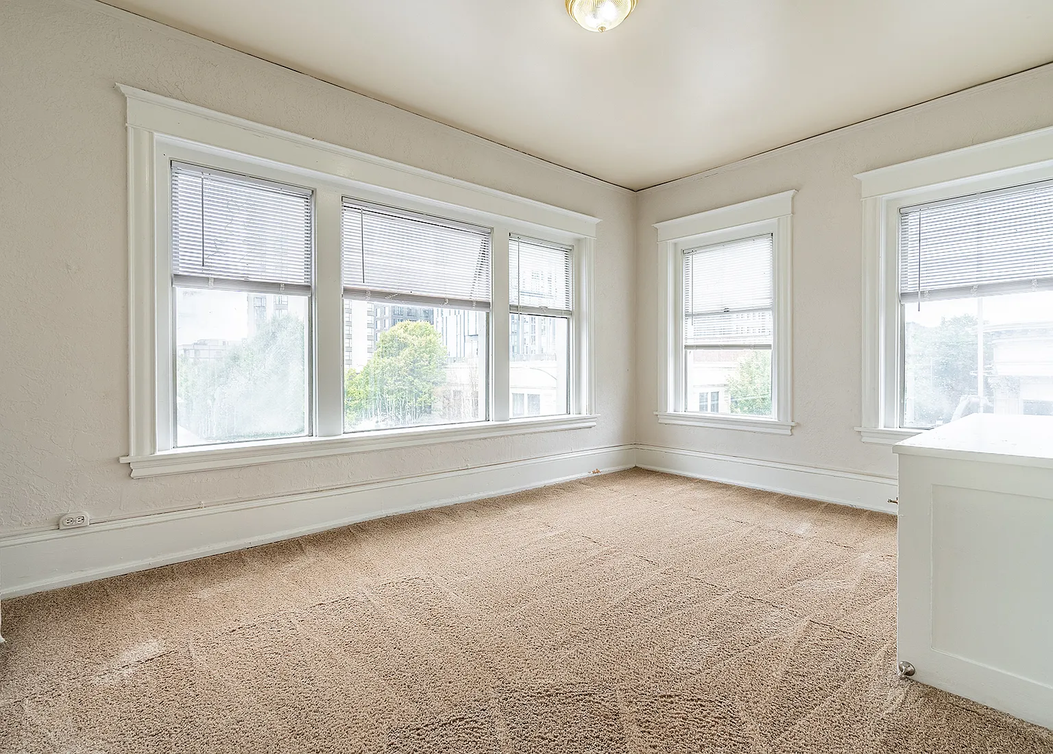 Avenue Apartments — Photo 1