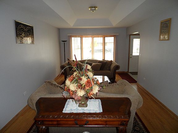 3rd image of 5747 W 89th St