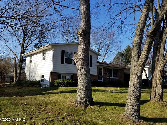 2nd image of 730 Knollwood Dr