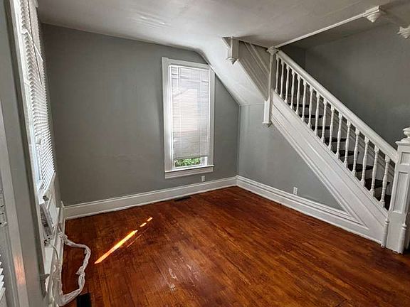 3rd image of 371 N Mulberry St APT 1