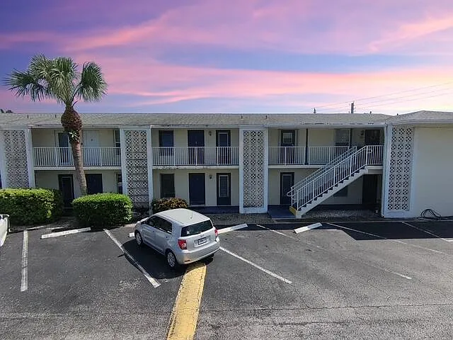 2 bed, 1.0 bath, 850 sqft, $2,100 — Photo 2