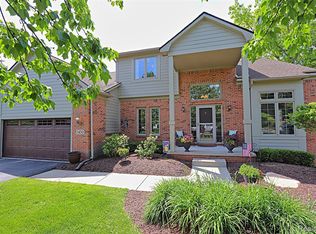 5450 Huron Hills Dr, Commerce Township, MI 48382