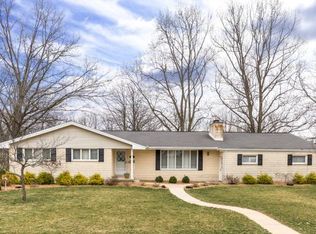 2119 Meadowlake Dr, Charleston, IL