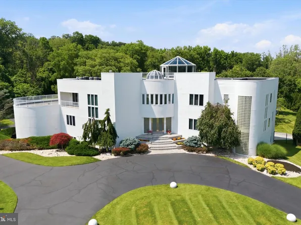 611 Creek Ln, Flourtown, PA 19031