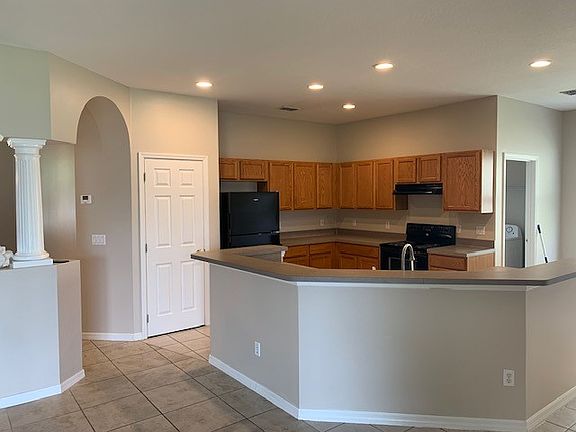 2nd image of 1905 Acacia Dr
