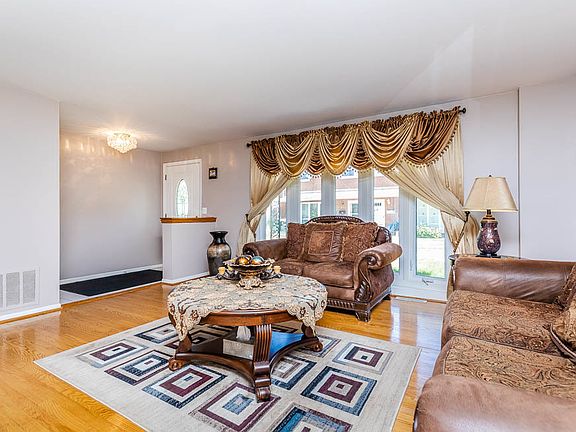 3rd image of 7803 N Nordica Ave