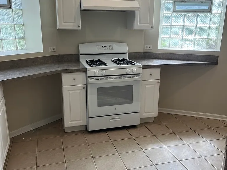 4822 W Berteau Ave #G — Photo 5