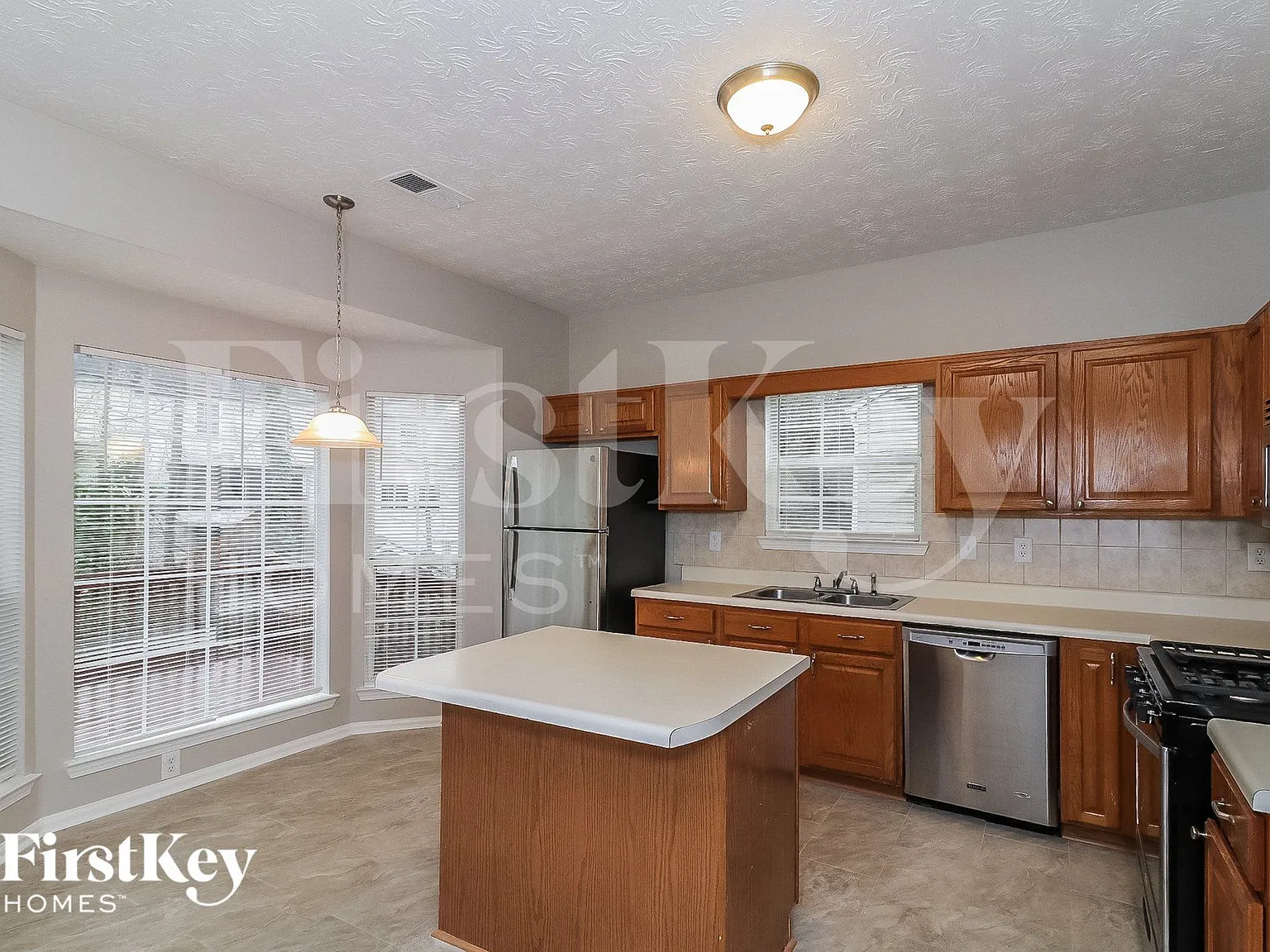 3 bed, 2.5 bath, 2296 sqft, $2,805 — Photo 4