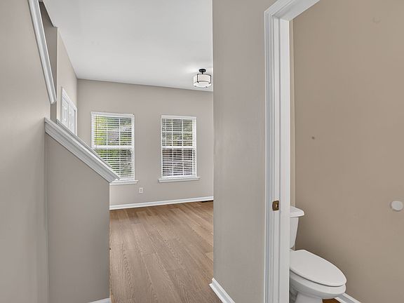 4th image of 730 Celeste Ln SW
