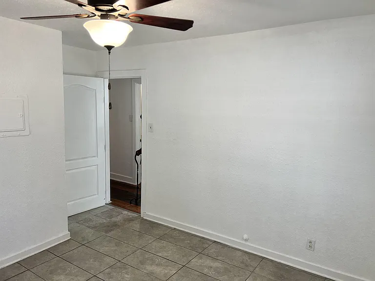 146 Eross St — Photo 9