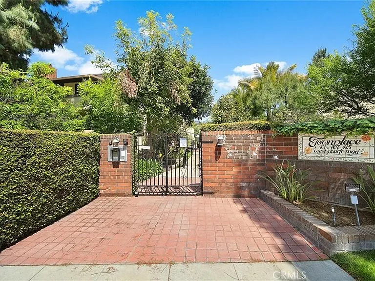 415 W Duarte Rd — Photo 2