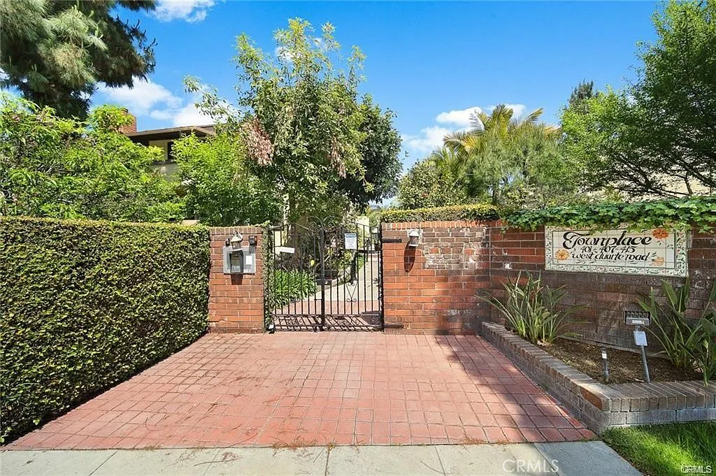 Building Photo - 415 W Duarte Rd