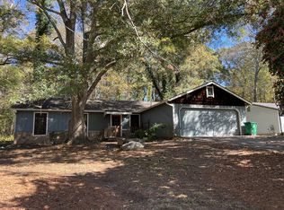 662 Stonehedge Dr, Stone Mountain, GA 30087