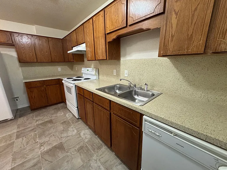 1905 Monte Carlo Ln — Photo 12