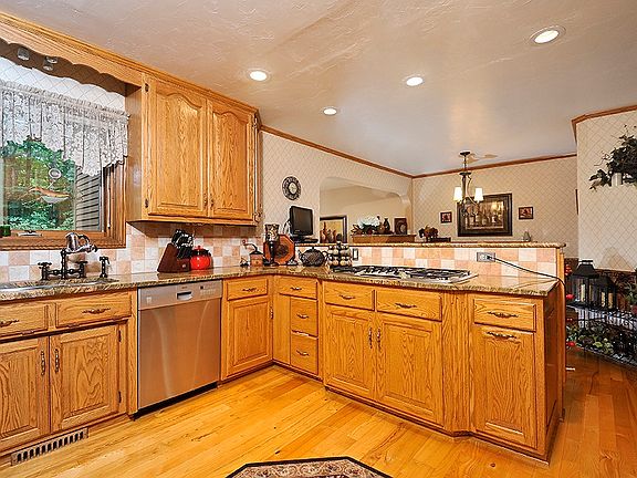 2nd image of 722 Bucks Ln