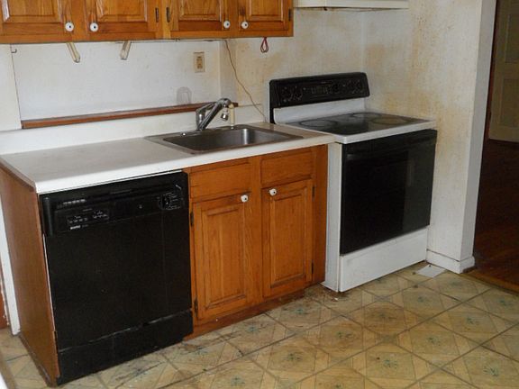 2nd image of 3492 Stony St