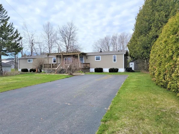 143 N Huron St, De Tour Village, MI 49725